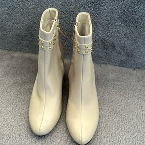 BANDOLINO Woman’s Bootie